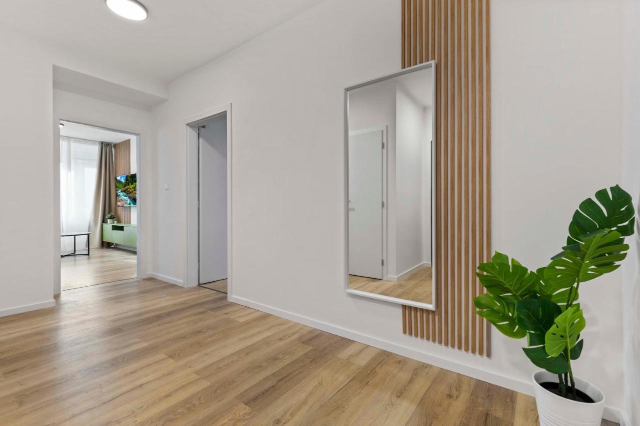 2 Bedroom Apt Steps To Nivy Station Pozsony Kültér fotó