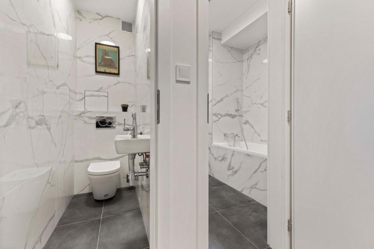 2 Bedroom Apt Steps To Nivy Station Pozsony Kültér fotó