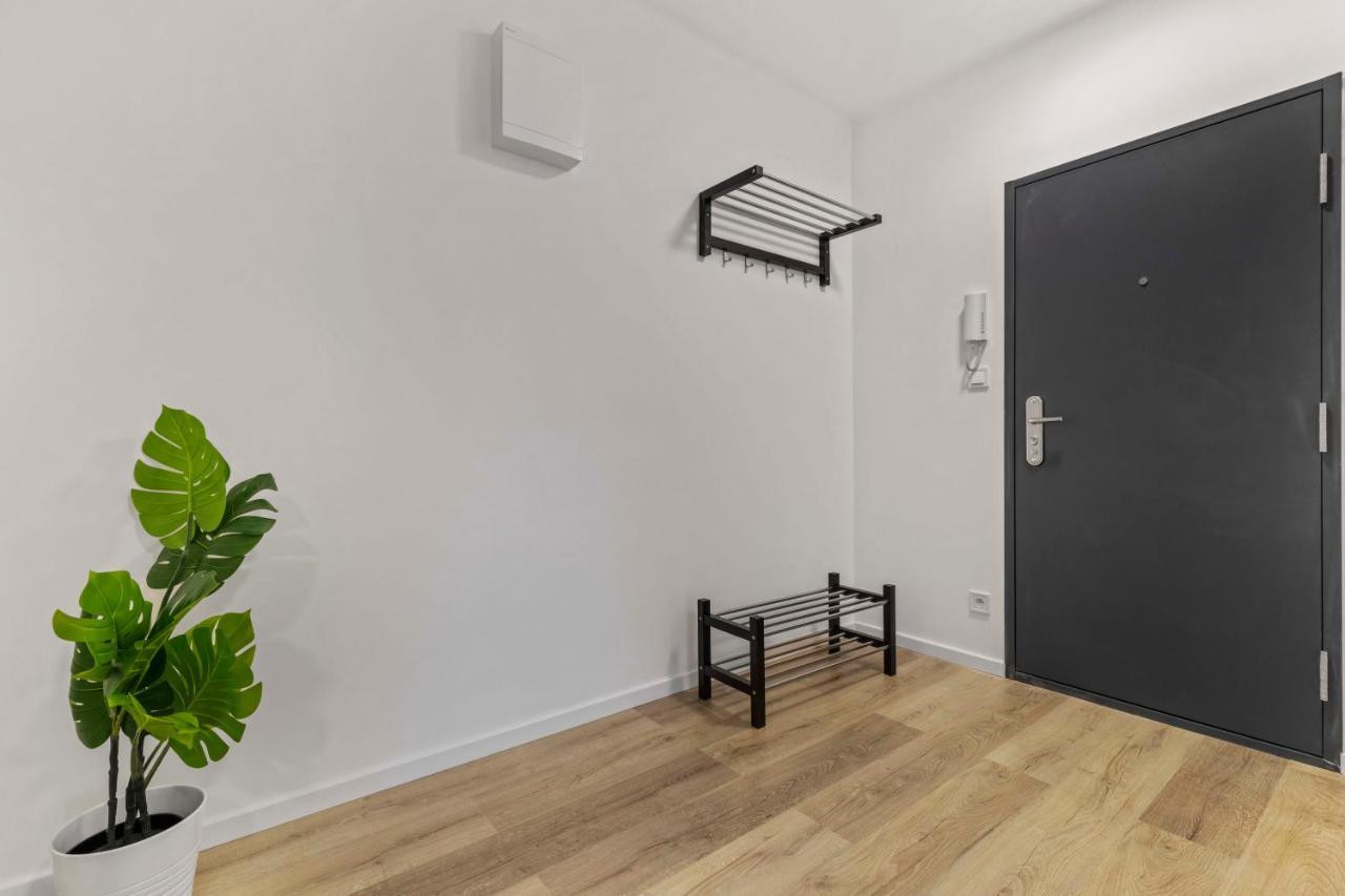 2 Bedroom Apt Steps To Nivy Station Pozsony Kültér fotó